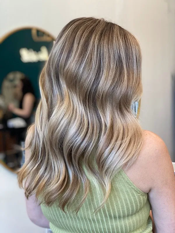 HAIR Salon & Boutique
