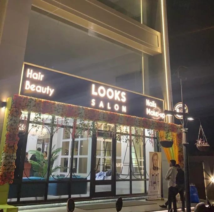 Looks Salon Surat