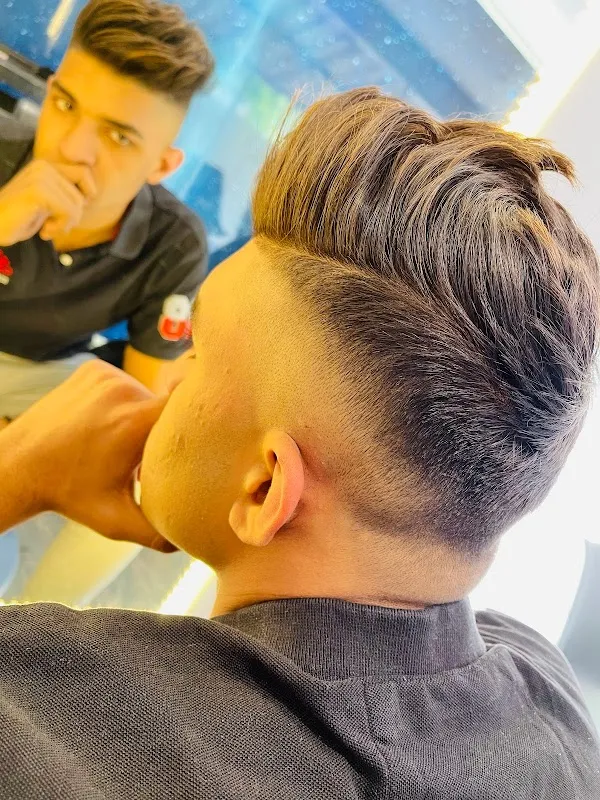 De AAINA UNISEX SALON