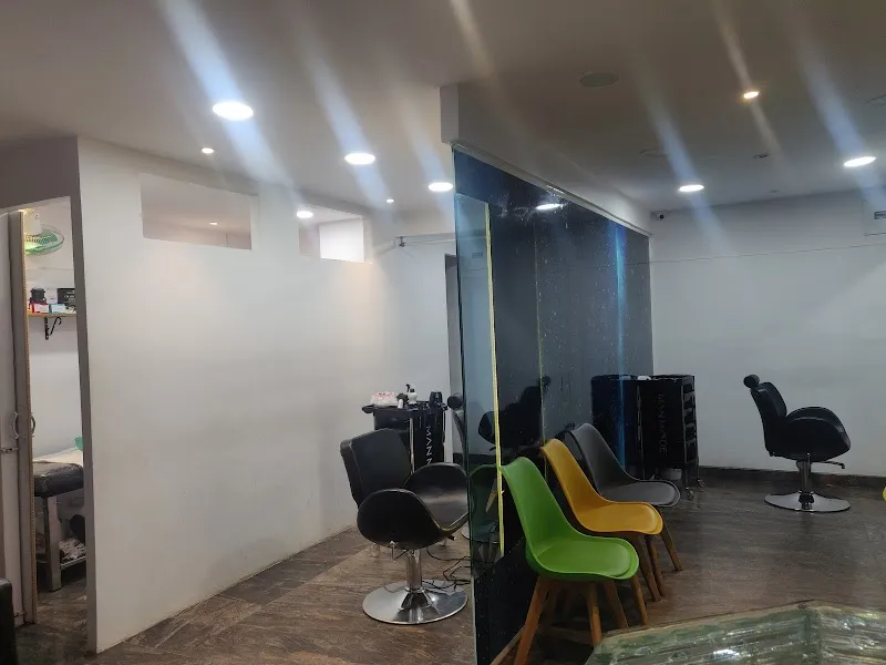 De AAINA UNISEX SALON