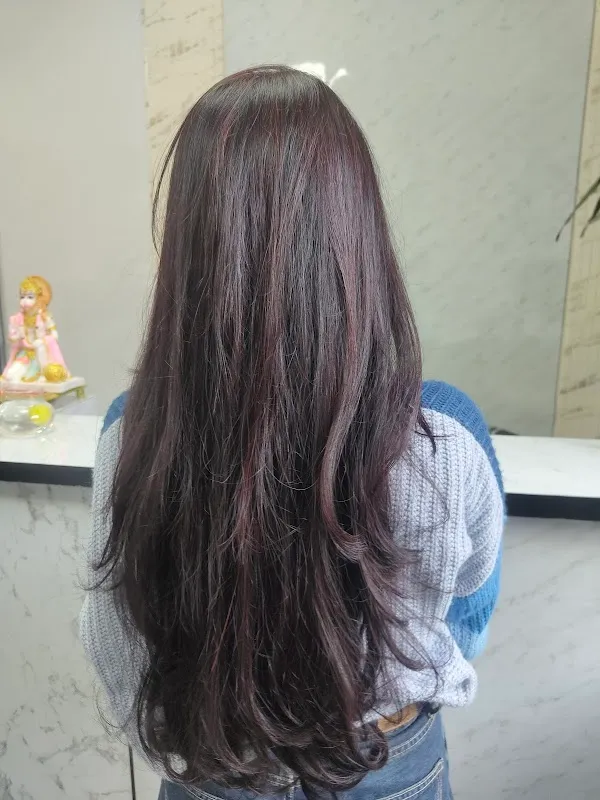 Shubh Aura Unisex Salon
