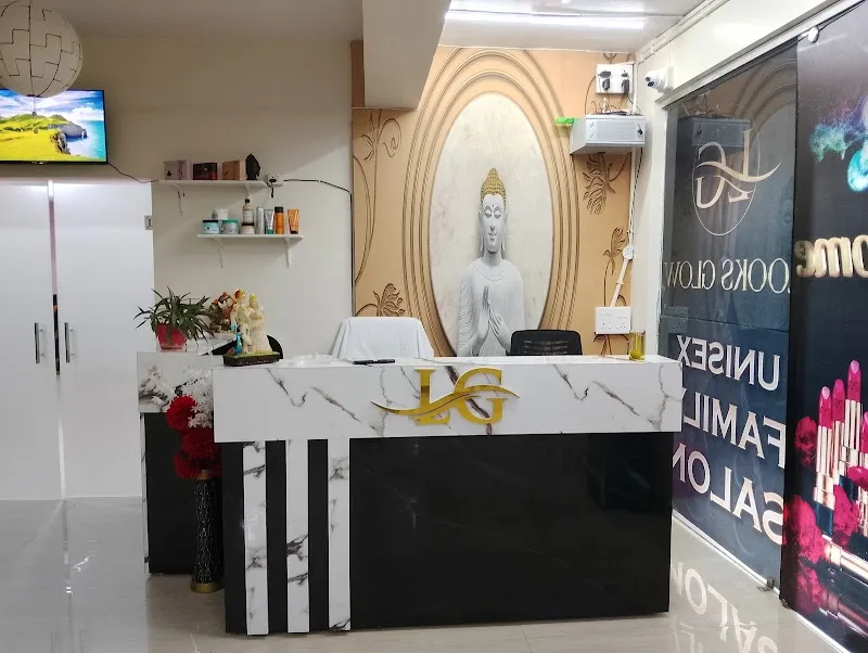 Looks Glow Unisex Family Salon