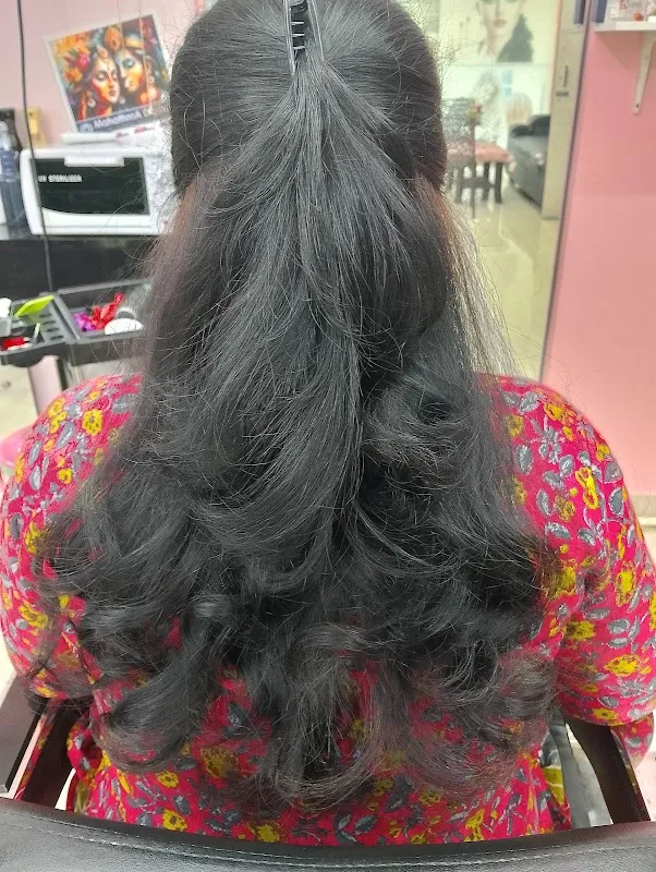 Looks Glow Unisex Family Salon