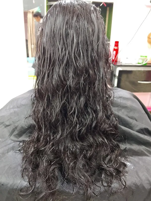 Looks Glow Unisex Family Salon