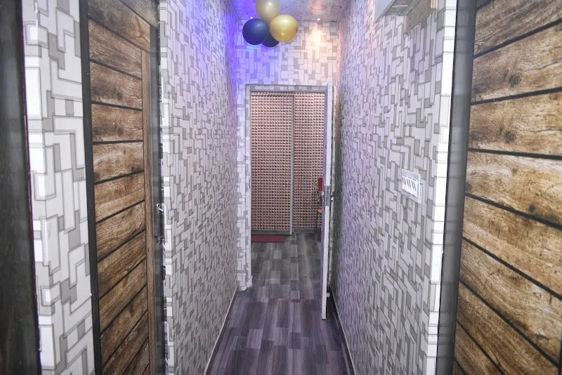 Varaksh Unisex Thai Spa