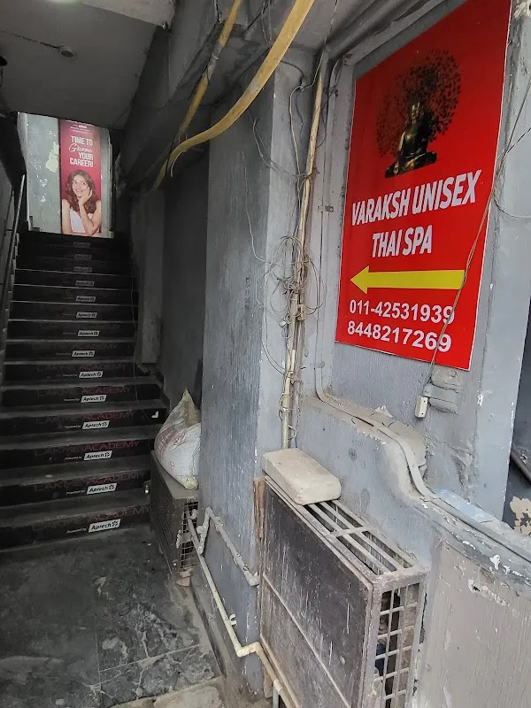 Varaksh Unisex Thai Spa
