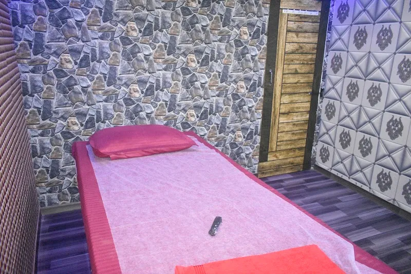 Varaksh Unisex Thai Spa