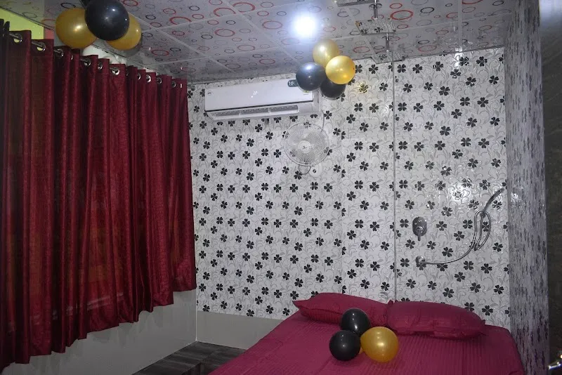 Varaksh Unisex Thai Spa