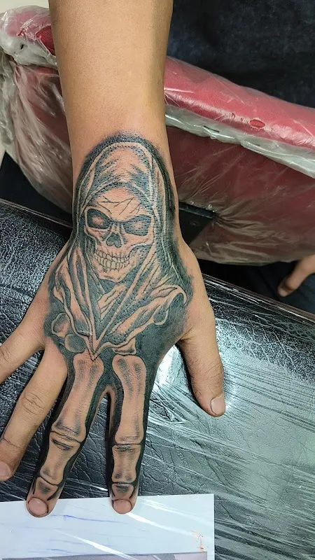 C K TATTOO WORLD ( TATTOO, PIERCING & BLOOD ART)