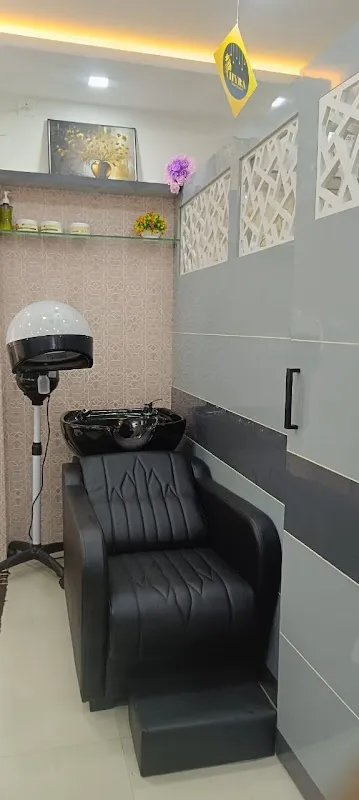 Hyra Beauty Parlour