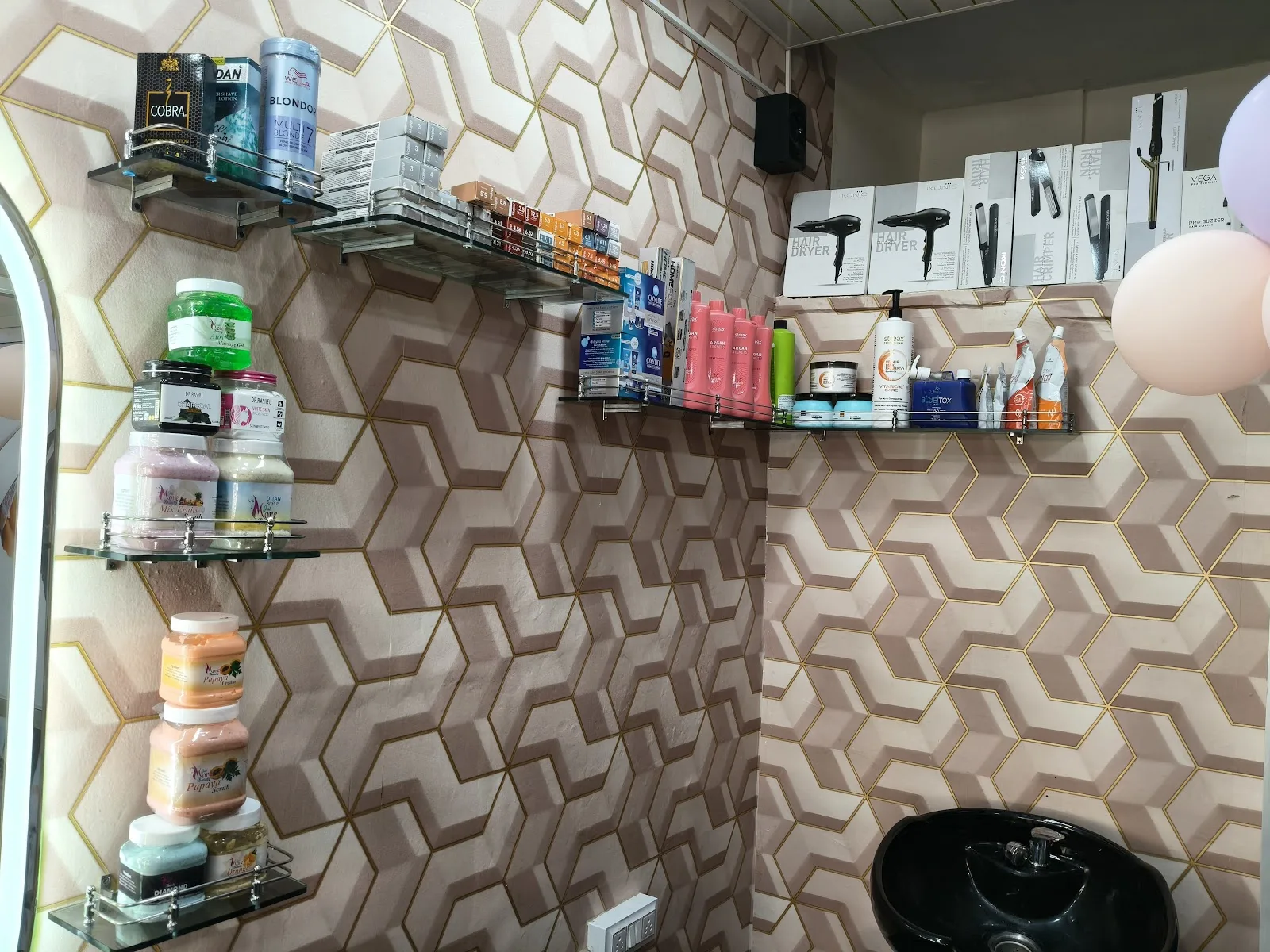 Zak hairstylist unisex salon