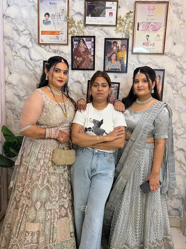 Dolly Beauty Clinic Unisex Salon