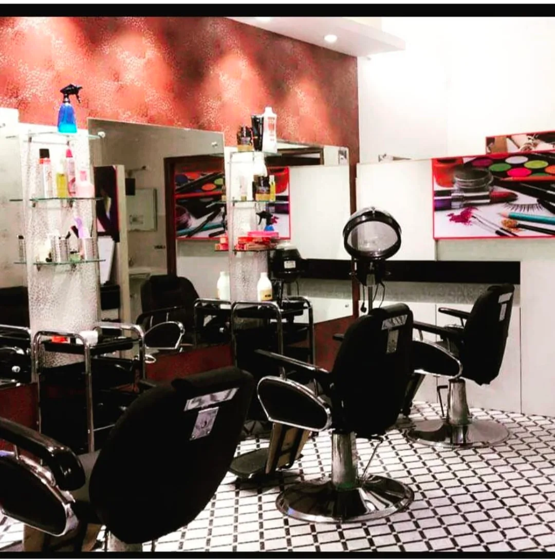 NAAZ HYDERI'S Loveleen Salon & Bridal Makeover✂️💄
