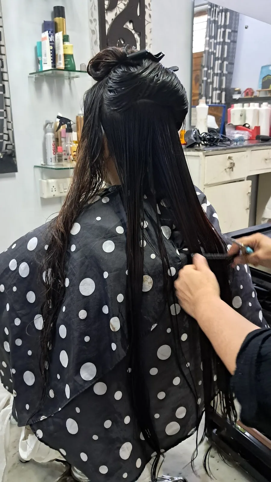 NAAZ HYDERI'S Loveleen Salon & Bridal Makeover✂️💄