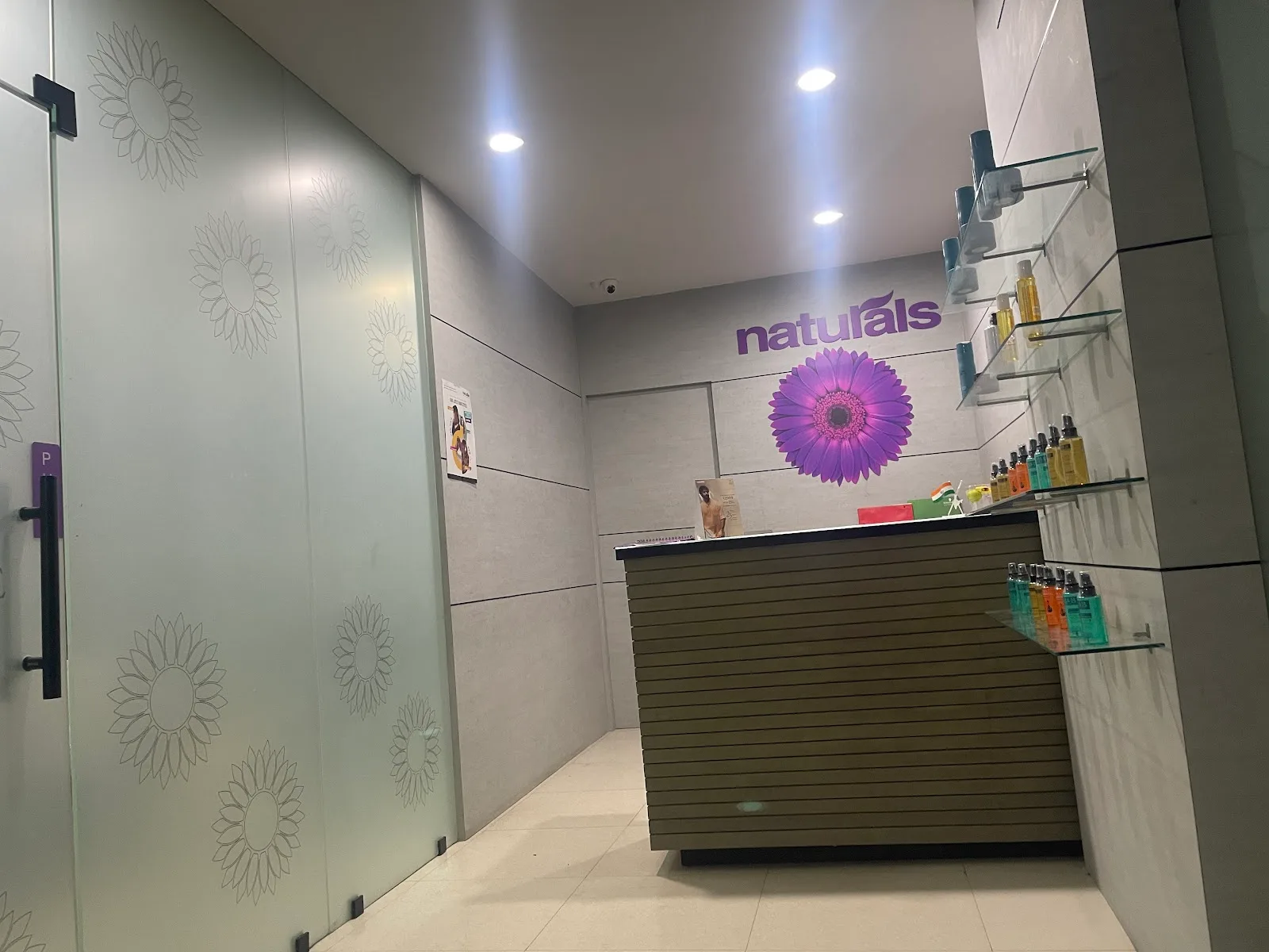 Naturals Salon & Spa