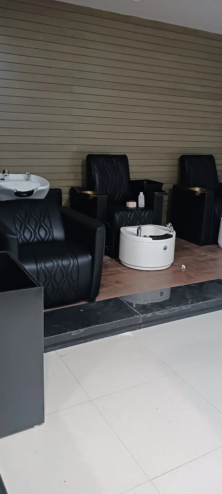 Naturals Salon & Spa