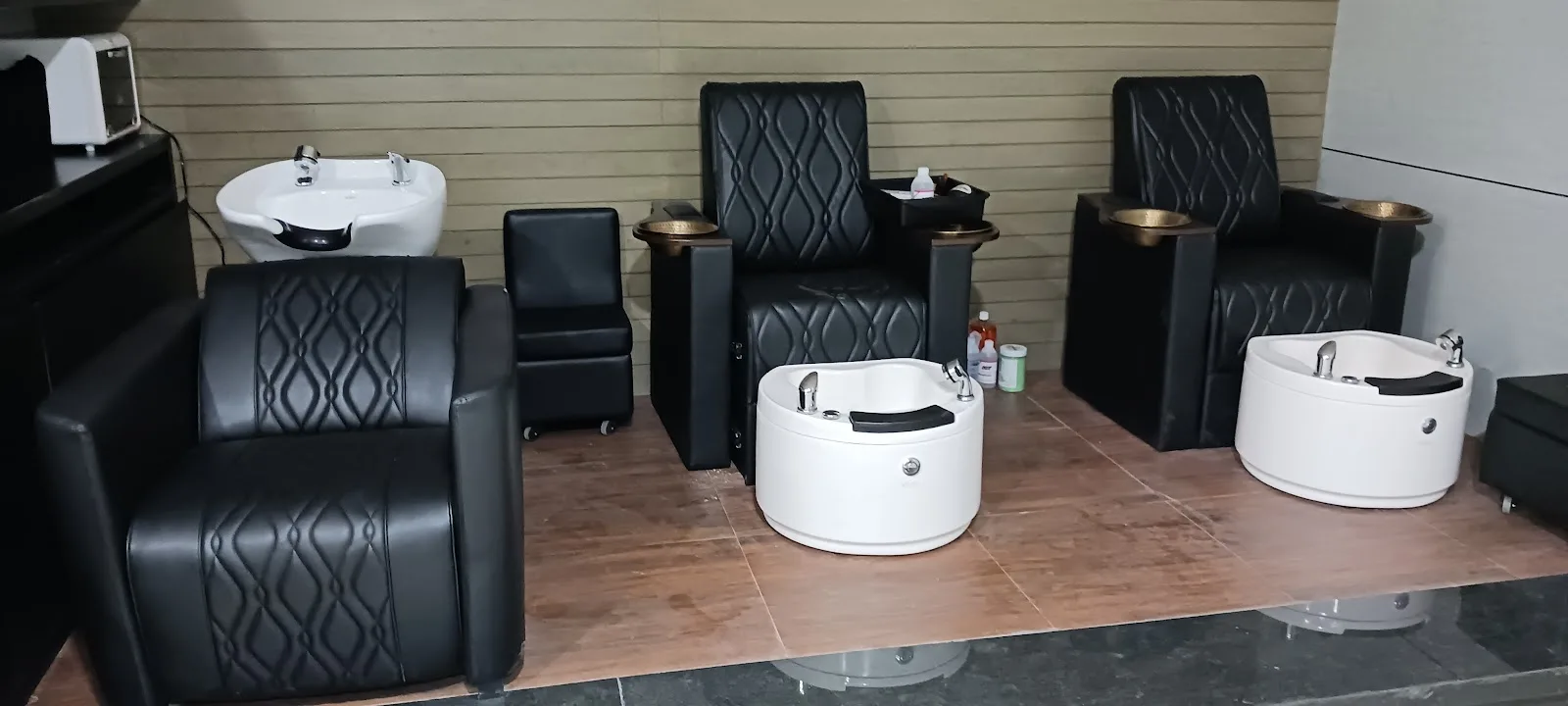 Naturals Salon & Spa