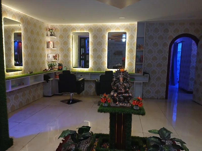 Lunar Spa And Saloon