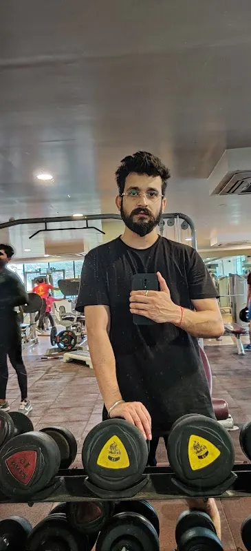 Gold’s Gym, Boring Road