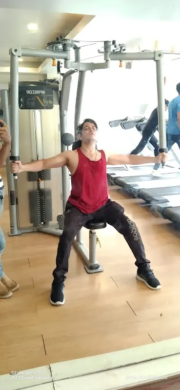 Gold’s Gym, Boring Road