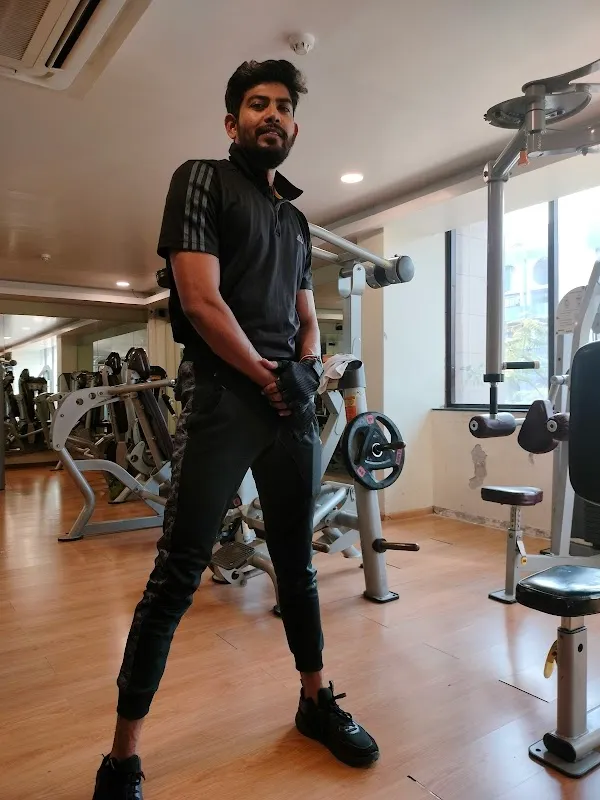 Gold’s Gym, Boring Road