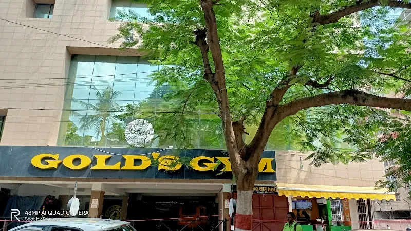 Gold’s Gym, Boring Road