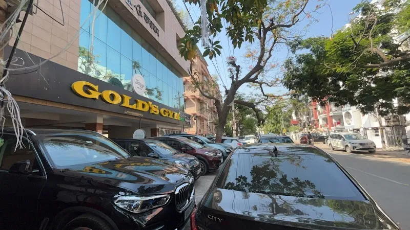Gold’s Gym, Boring Road