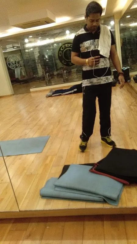 Gold’s Gym, Boring Road