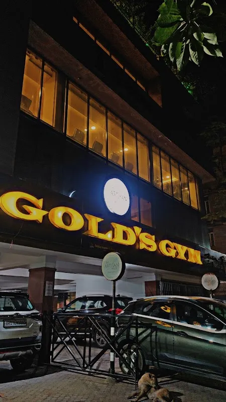 Gold’s Gym, Boring Road