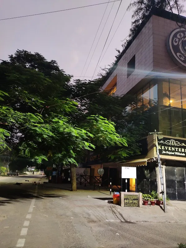 Gold’s Gym, Boring Road