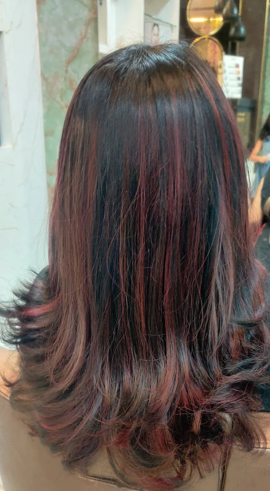 Lola's Unisex-Family Salon