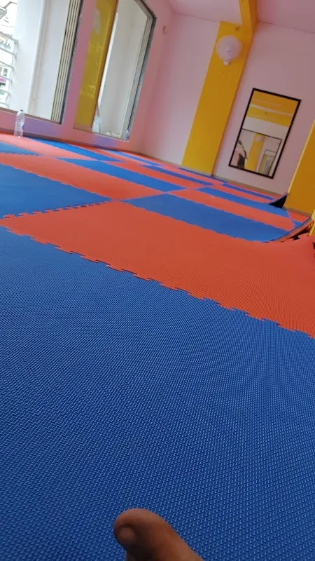 Cut And Curve Fitness Club