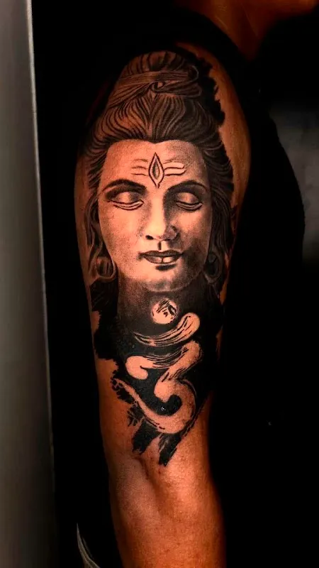 Sang’s tattoo and piercing