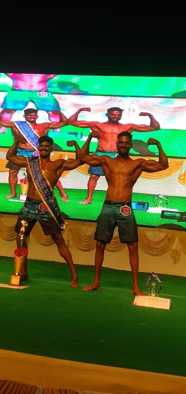 Naveen's Max Fitness