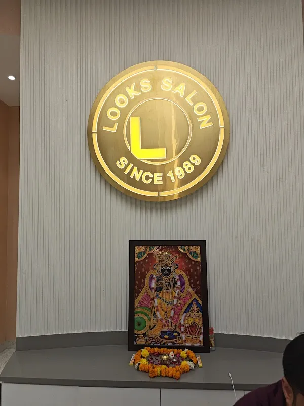 Looks Salon Omaxe, Chandni Chowk