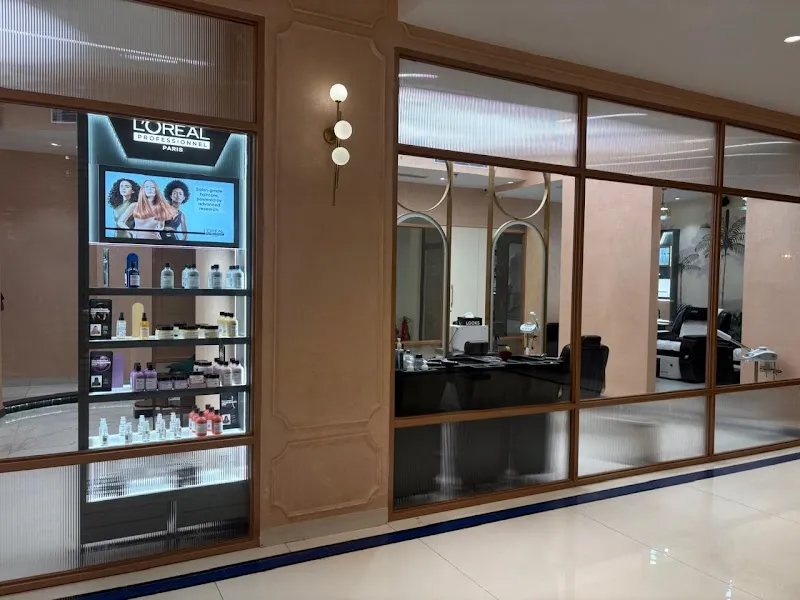 Looks Salon Omaxe, Chandni Chowk