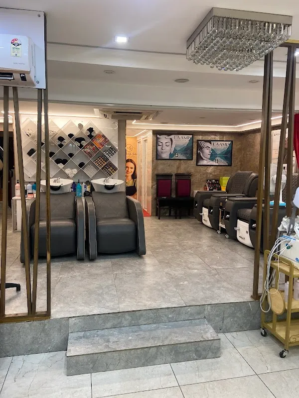 Addly's De Unisex Hair Salon - Best Salon in Noida