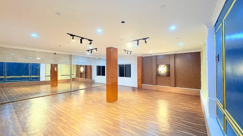 B Square Dance Studio