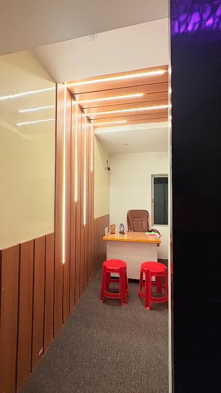 B Square Dance Studio