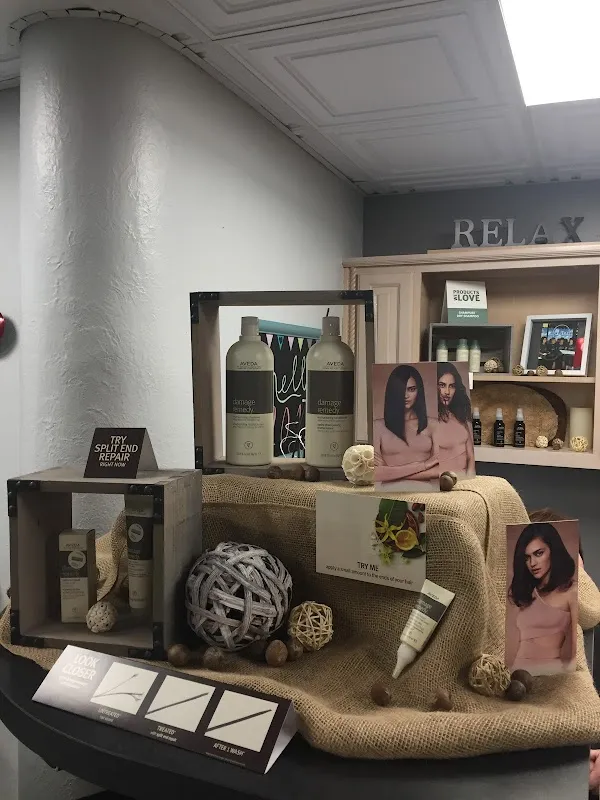 Salon West