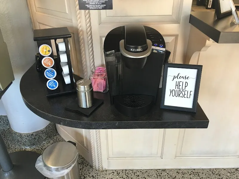 Salon West