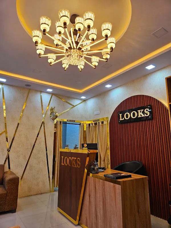 New Looks Salon & Makeup Studio - Best Makeup Studio & Unisex Salon in Lucknow