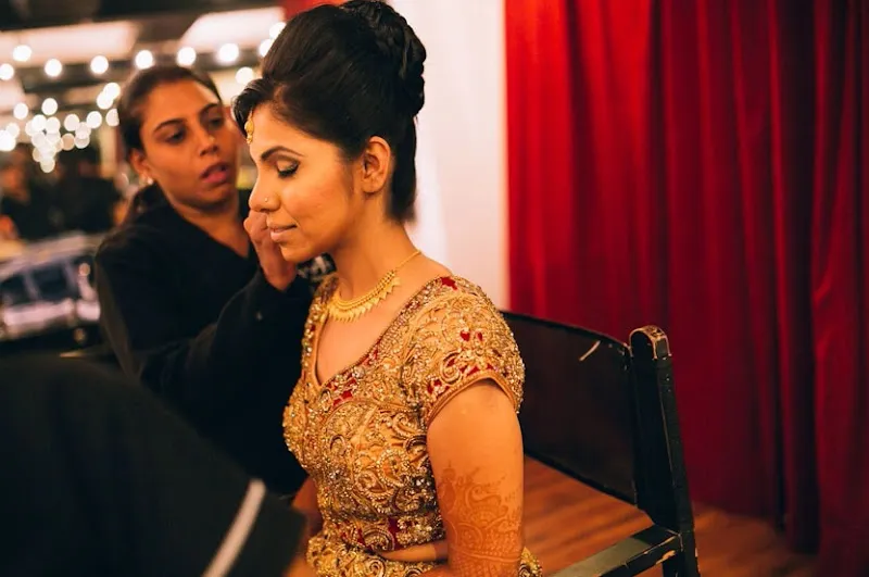 New Looks Salon & Makeup Studio - Best Makeup Studio & Unisex Salon in Lucknow