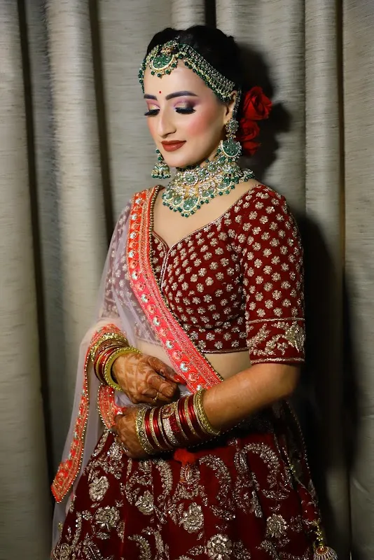 New Looks Salon & Makeup Studio - Best Makeup Studio & Unisex Salon in Lucknow