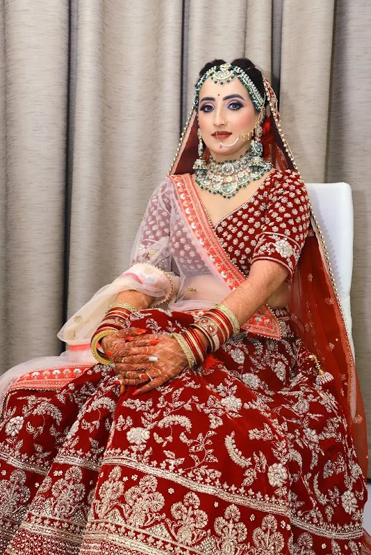 New Looks Salon & Makeup Studio - Best Makeup Studio & Unisex Salon in Lucknow