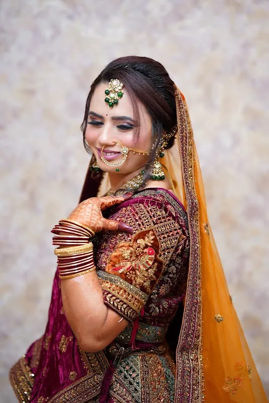 New Looks Salon & Makeup Studio - Best Makeup Studio & Unisex Salon in Lucknow