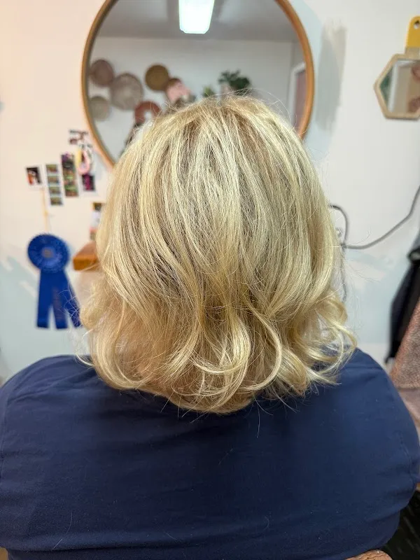 Salon 5 Sixteen
