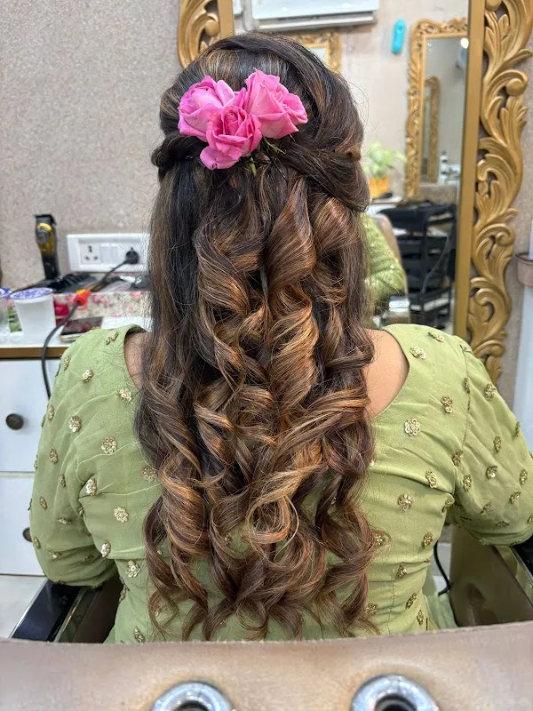 LAVISH - Luxury Unisex Salon By Happy