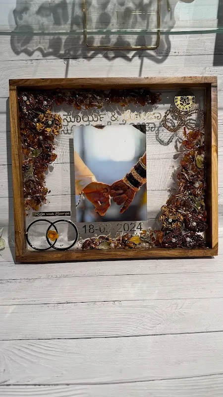 Flicker Colors - Resin Art Studio | CMR Road | Varmala Preservation | Flower Preservation | Resin wall Clock