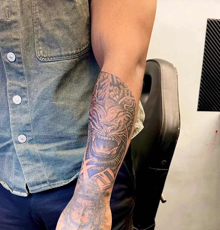 VISI👁️‍🗨️N TATTOOS STUDIO JALGAON